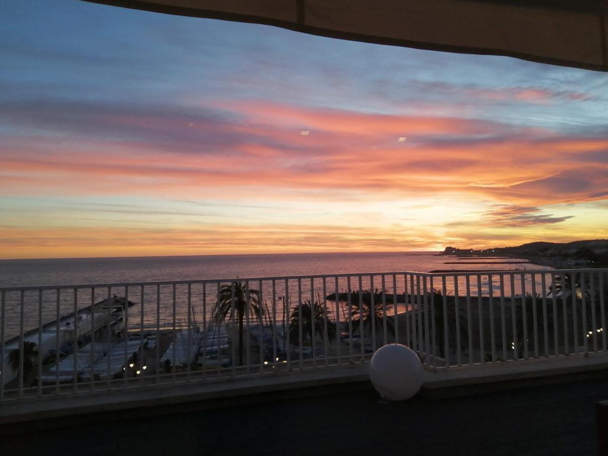 Atico Con Fantasticas Vistas Al Mar Y La Iglesia Apartment ซีเจส ภายนอก รูปภาพ